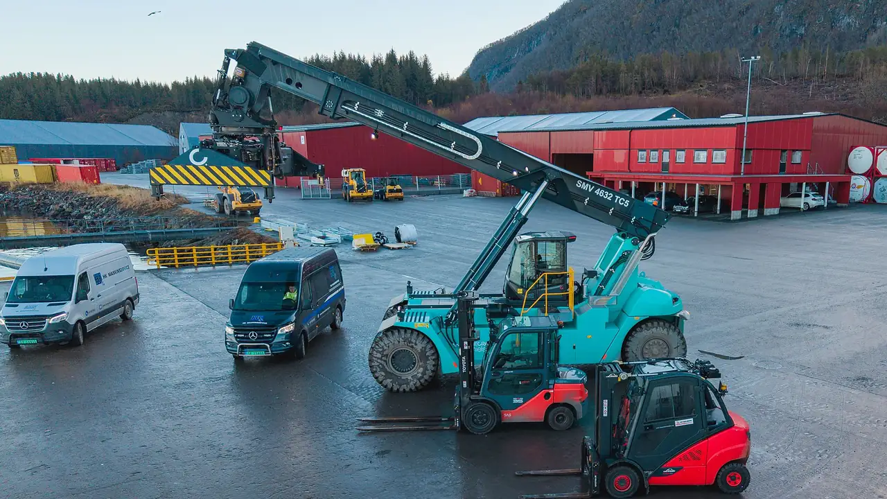 HK Maskinservice — verksted og fullt utstyrte servicebiler i Lyngstad